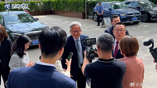 英伟达CEO黄仁勋访华背后：芯片管制下的中国市场困局与破局