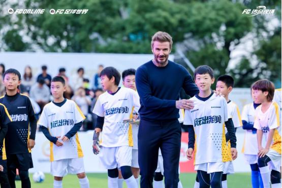 2025赛季中超联赛震撼开幕！FC足球世界联手中超青岛西海岸点燃绿茵激情