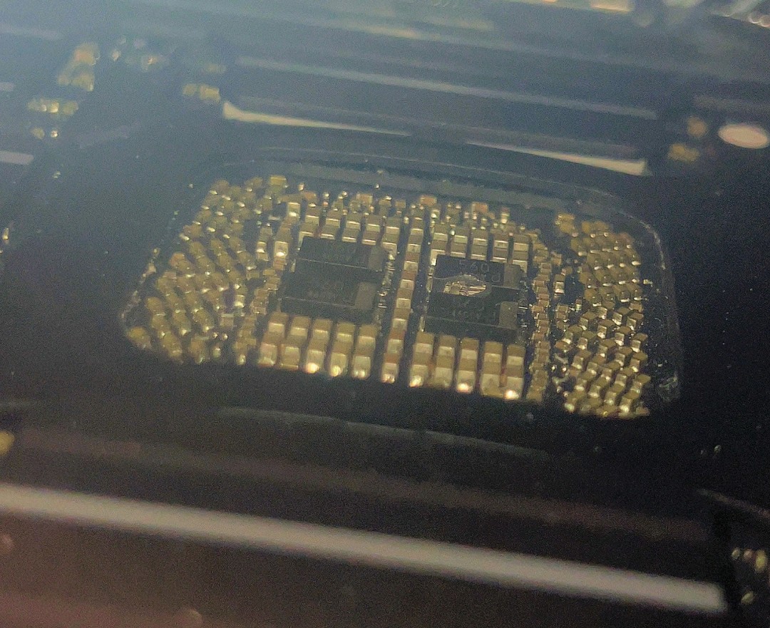 RTX 5090显卡深夜惊现诡异啸叫-拆机发现电容破损引热议